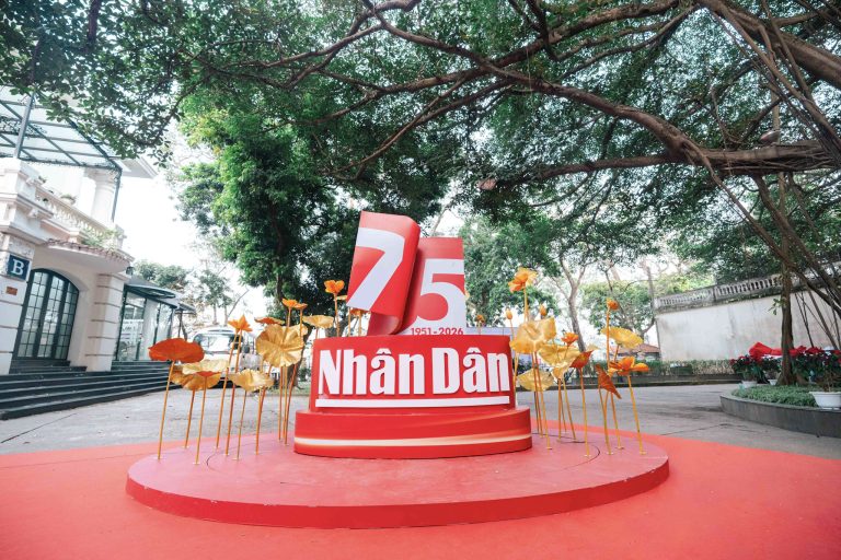 Nhân dịp Kỷ niệm 75 năm Ngày Báo Nhân Dân ra số đầu (11/3/1951-11/3/2026), sáng 11/3, tại Hà Nội, đồng chí Tô Lâm, Tổng Bí thư Ban Chấp hành Trung ương Đảng Cộng sản Việt Nam đã đến thăm, làm việc với Báo Nhân Dân. Sun Bright vinh dự là đơn vị thực hiện không gian triển lãm, tái hiện chặng đường 75 năm đầy tự hào của Báo Nhân Dân.